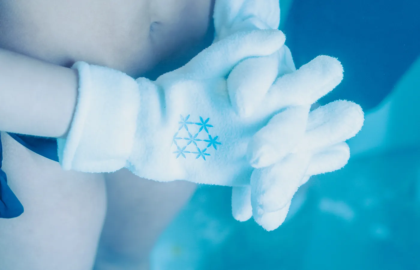 Gloves, socks and a headband are provided